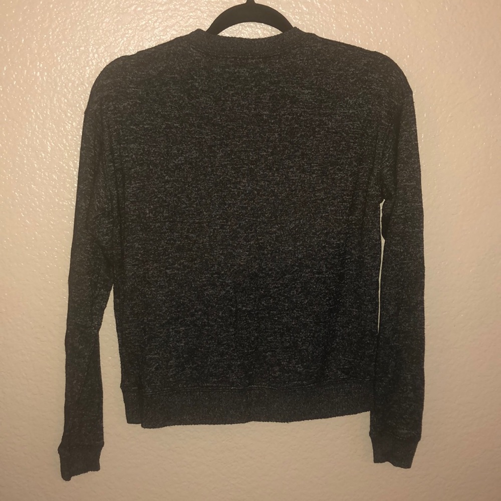 Super adorable black soft sweater